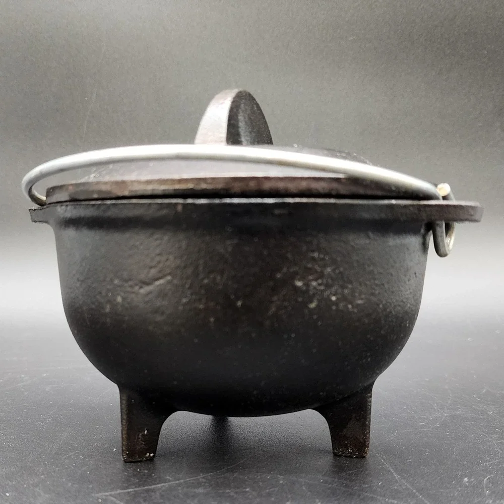 Lodge Miniature Black Cast Iron Cauldron L5MIC Pot Lid Rustic Farmhouse Decor